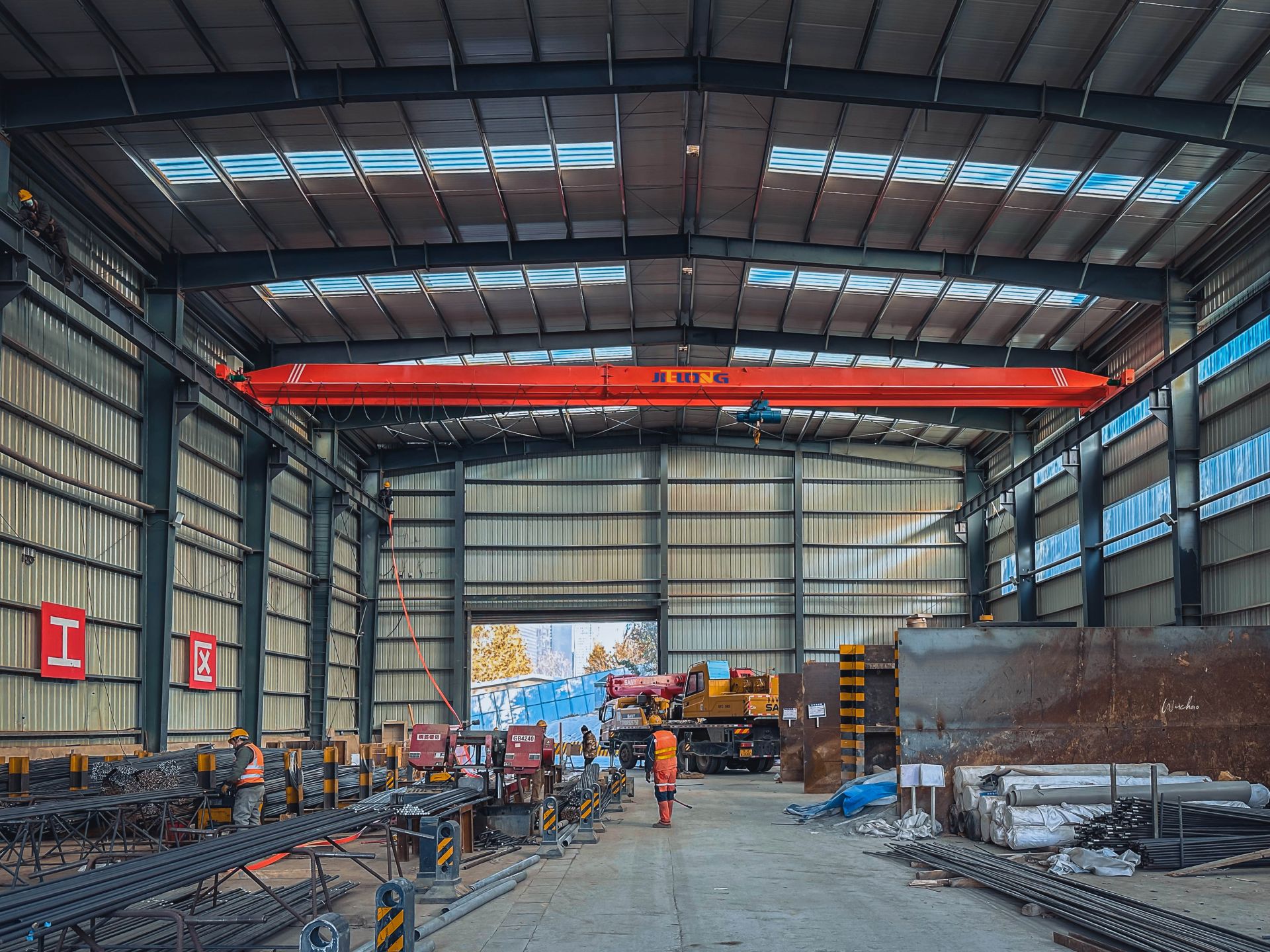 Crane-Supported Workshop